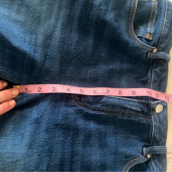 Like new barely worn Quince Bella Stretch relaxed straight jeans size 32. - Picture 10 of 15